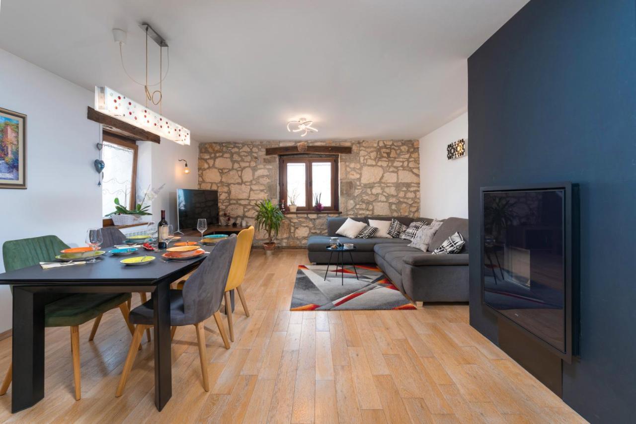 Luxury 3 Bedroom *