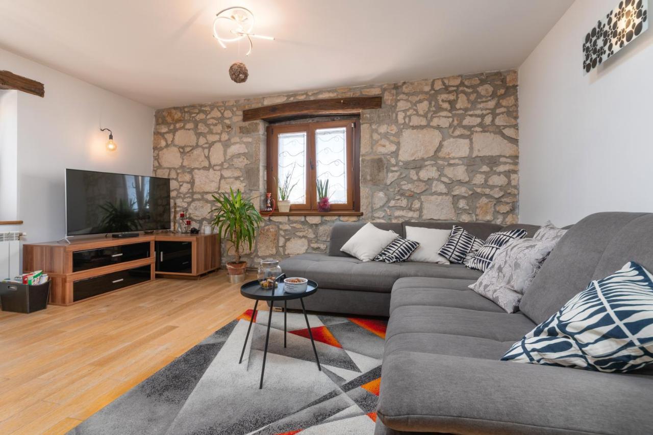 Luxury 3 Bedroom Apartment *