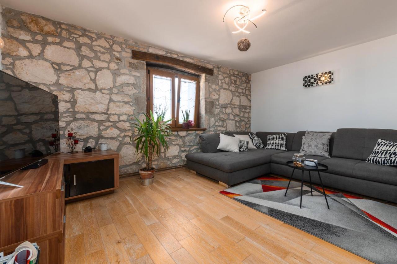 Luxury 3 Bedroom *